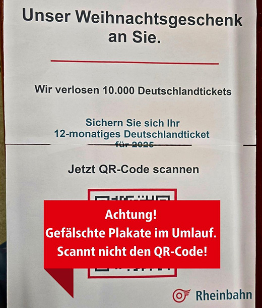 Aufgehängtes Plakat mit Text: "Unser Weihnachtsgeschenk an Sie. Wir verlosen 10.000 Deutschlandtickets. Sichern Sie sich Ihr 12-monatiges Deutschlandticket für 2025. Jetzt QR-Code scannen." An der Stelle des QR-Codes steht der Hinweistext: "Achtung! Gefälschte Plakate im Umlauf. Scannt nicht den QR-Code! Rheinbahn"